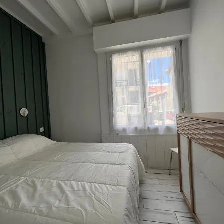 Apartment Elegant Au Centre-ville, Proche Plage, 2 Chambres, Wifi, Parking, Nespresso - Fr-1-239-811